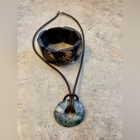 Beautiful soapstone necklace. Selling with bracelet (not soapstone). Brand new! - Picture 1 of 3